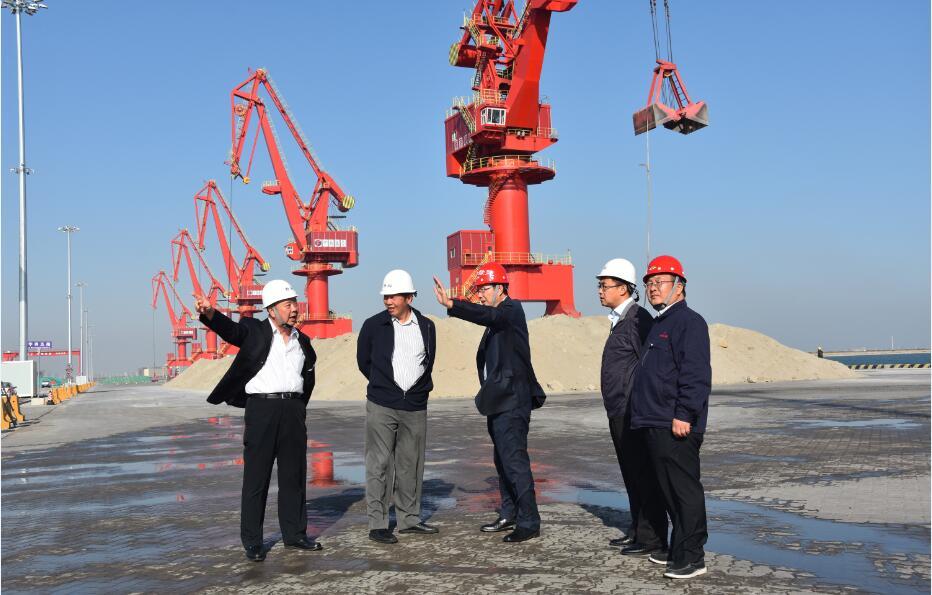 交通(tōng)運輸部等相(xiàng)關領導莅臨中物(wù)華商曹妃甸項目參觀考察