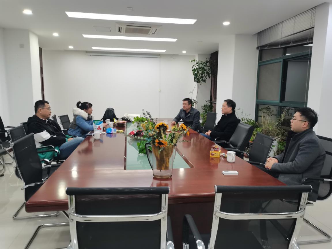 國(guó)家(jiā)工(gōng)信部專家(jiā)組一(yī)行(xíng)莅臨互聯網園考察調研